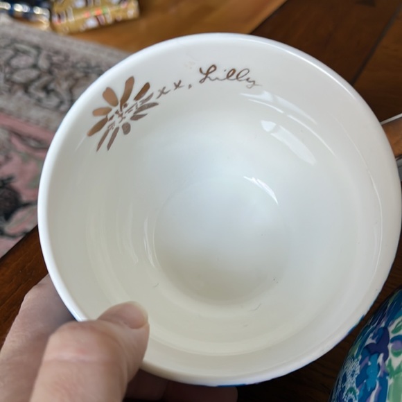 Set of 2 Lilly Pulitzer Mugs - Picture 4 of 8